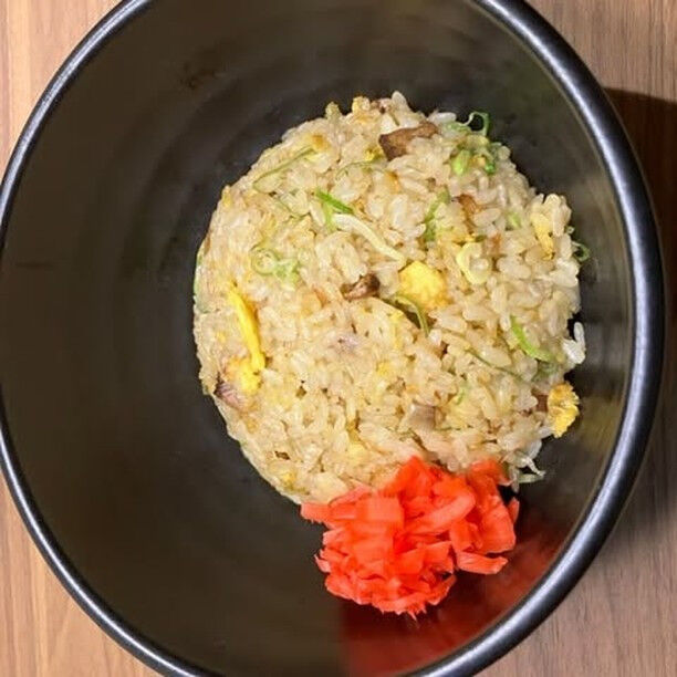 🍜✨ 当店の絶品ラーメンに、ちょいしっとりチャーハンがベスト