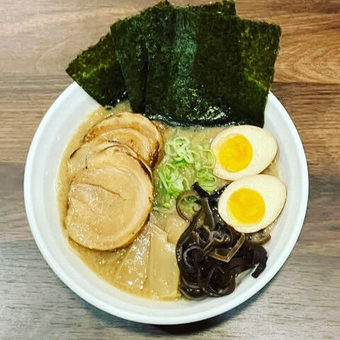 こんにちは、ラーメンファンの皆様🍜！春🌸の訪れと共に、少し肌