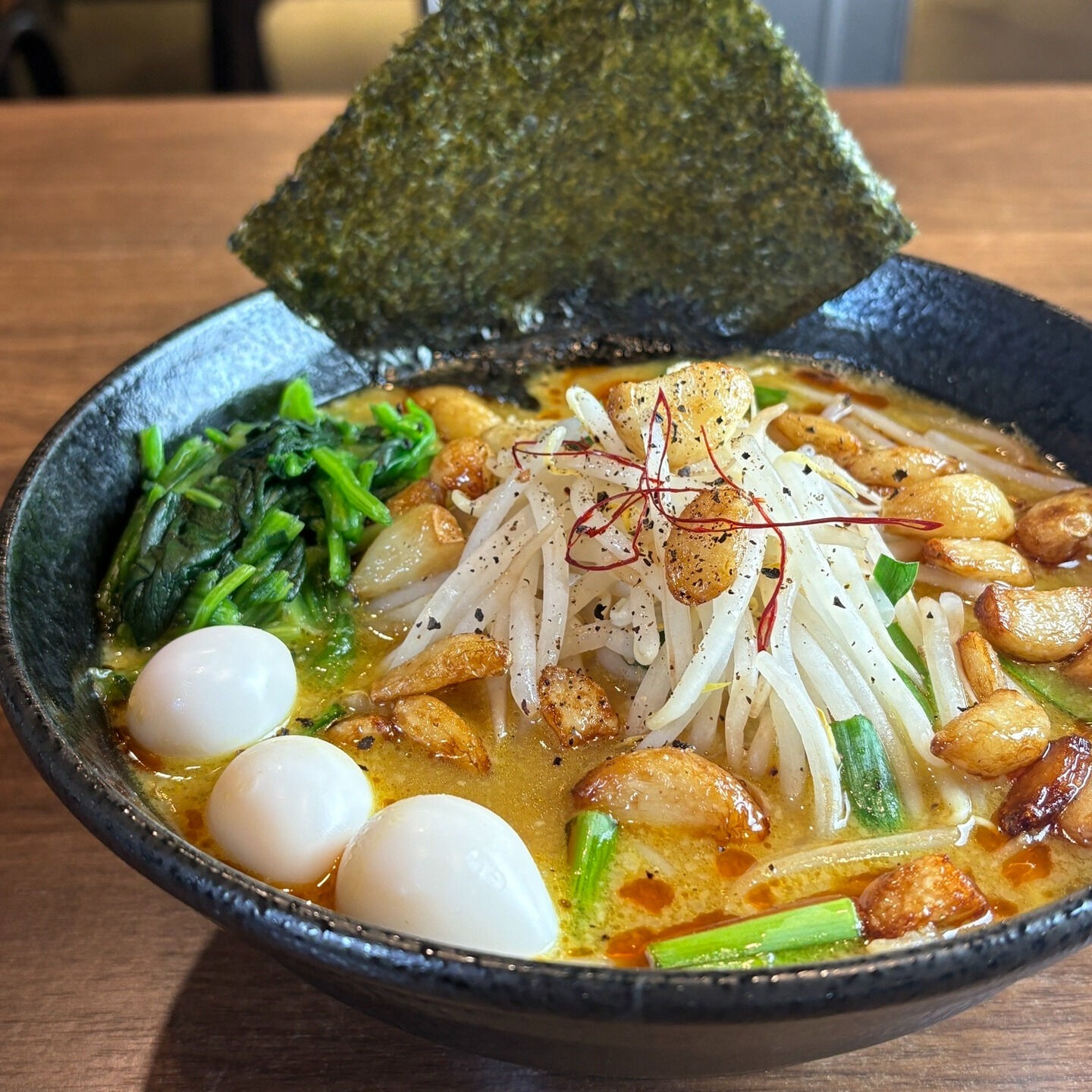 こんにちは！ラーメンを愛する皆さま、週末がやってきましたね