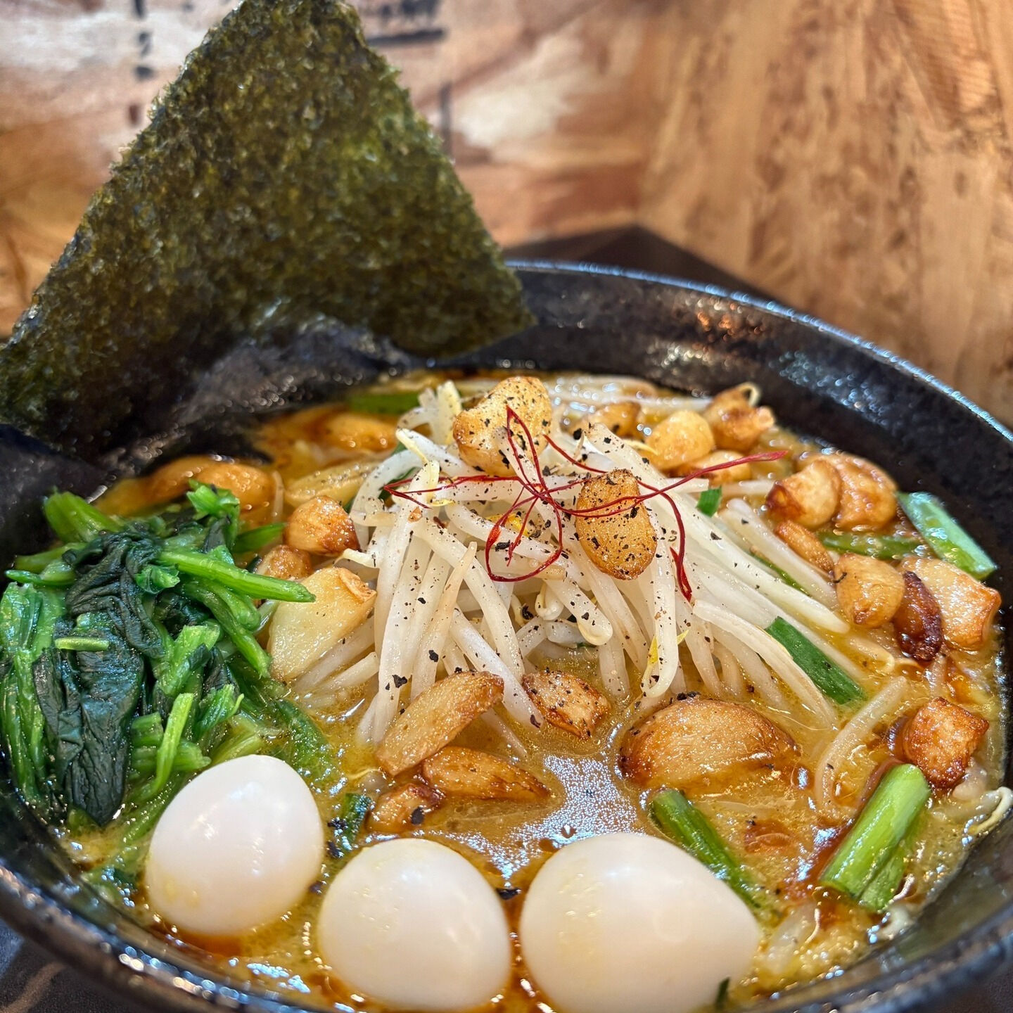 🍜 こんにちは、ラーメン愛好家の皆さま！今日のランチは、絶品
