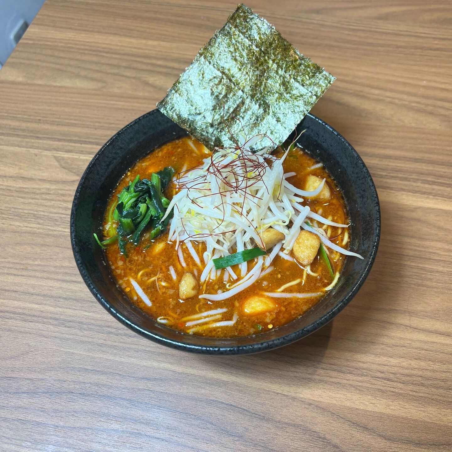 🍜 こんにちは、ラーメン愛好家の皆さま！今日のランチは、絶品