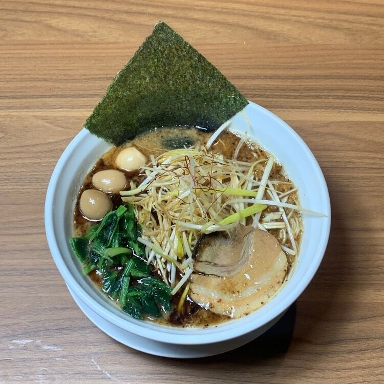 こんにちは、ラーメンファンの皆様！🍜✨秋の木枯らしが吹き始め